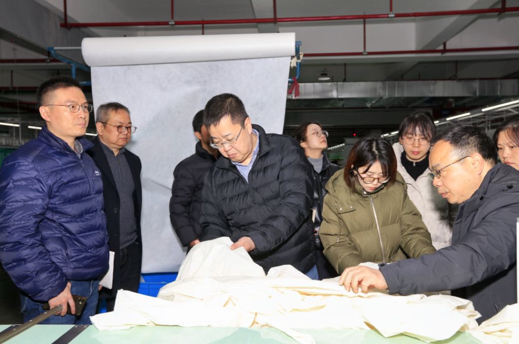 優(yōu)衣庫(kù)客戶(hù)代表來(lái)訪(fǎng)湖南華繡