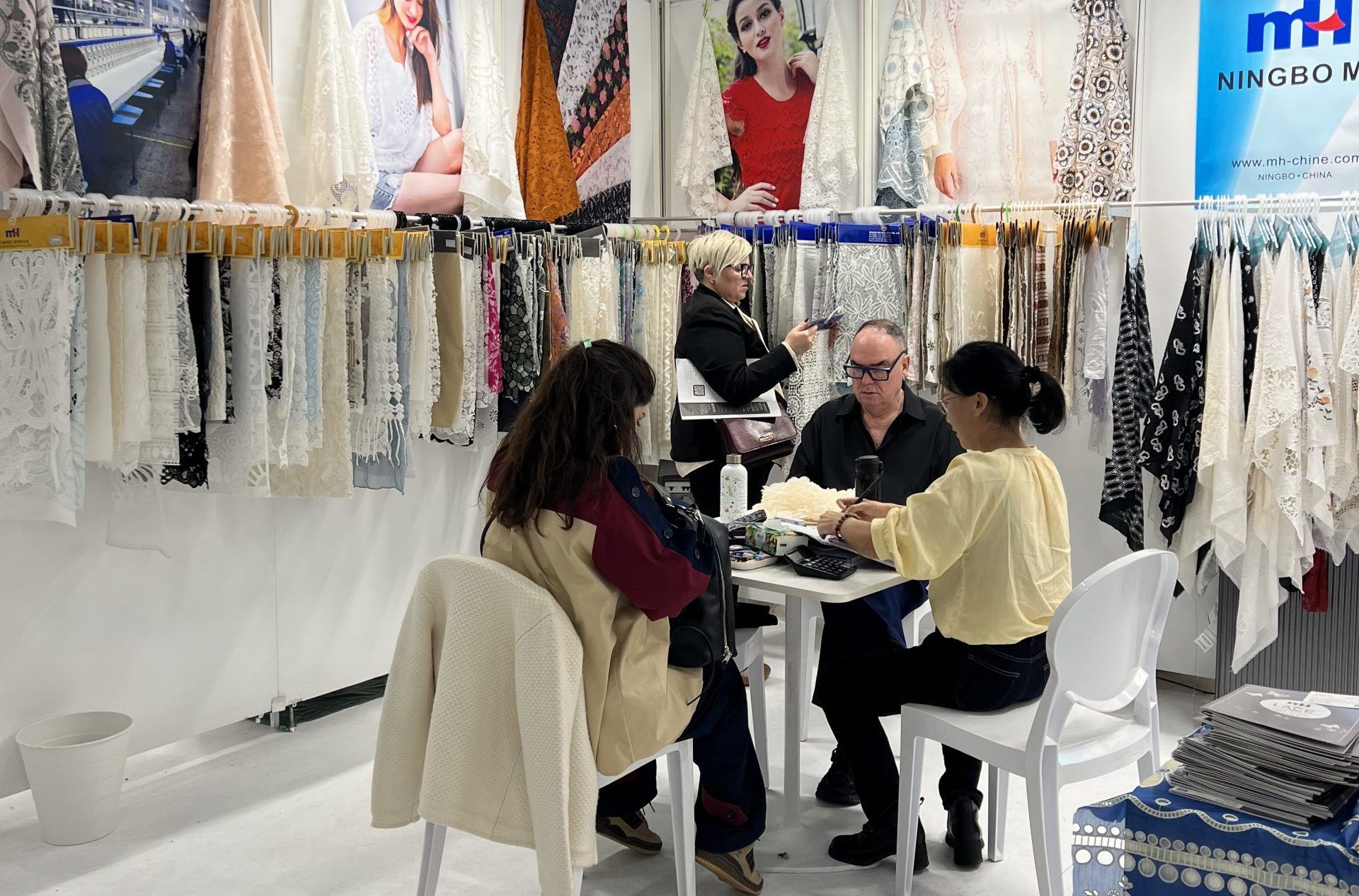 萌恒亮相法國巴黎國際服裝及面料采購展